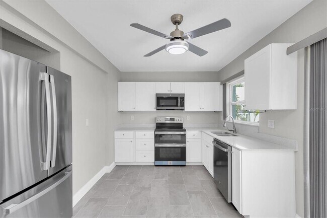 Building Photo - 404 Normandy Rd