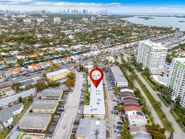 Building Photo - 11960 NE 19th Dr