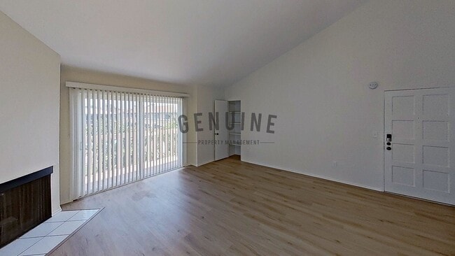 Building Photo - $500 off 1st Month Rent ~ Upstairs Spaciou...