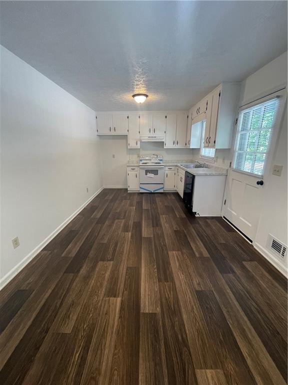 Building Photo - 290 Carmon Dr