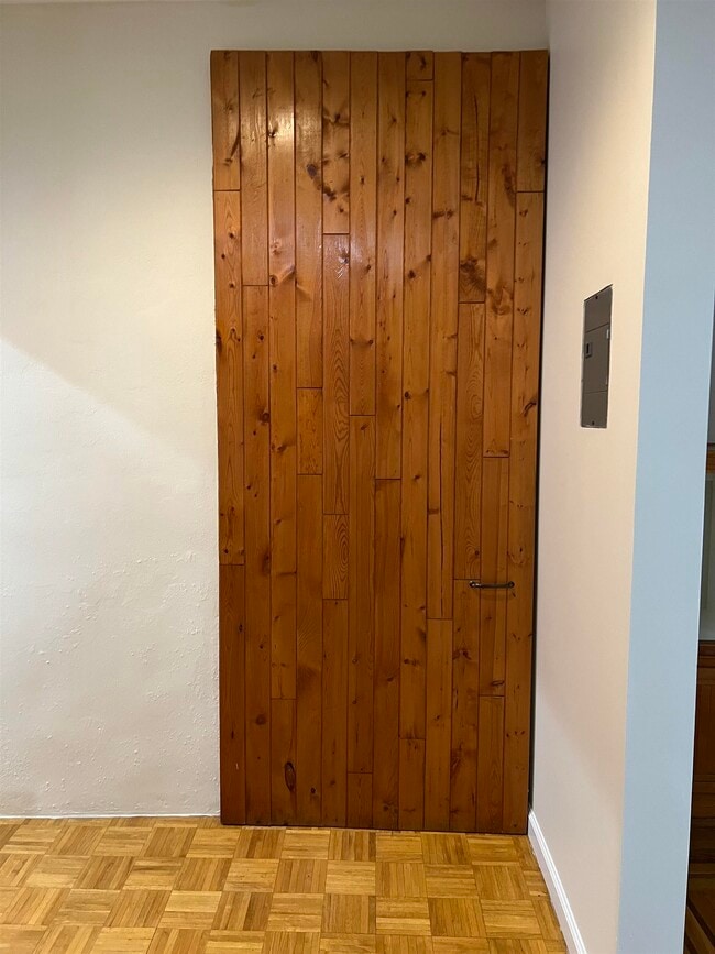 Building Photo - 220 Bay St