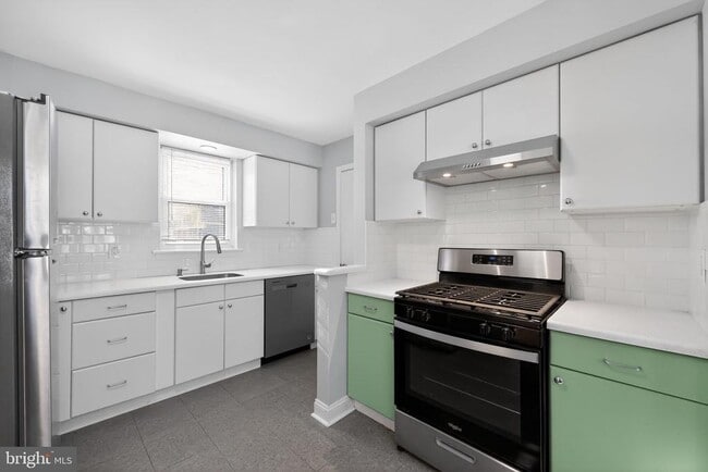 Building Photo - 109 W Park Blvd