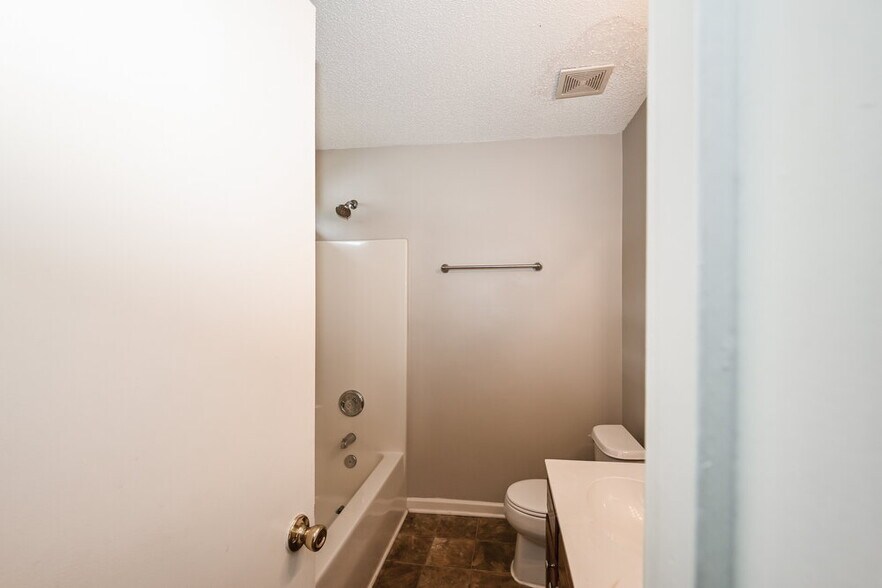Building Photo - 5880 Mahogany Pl SW