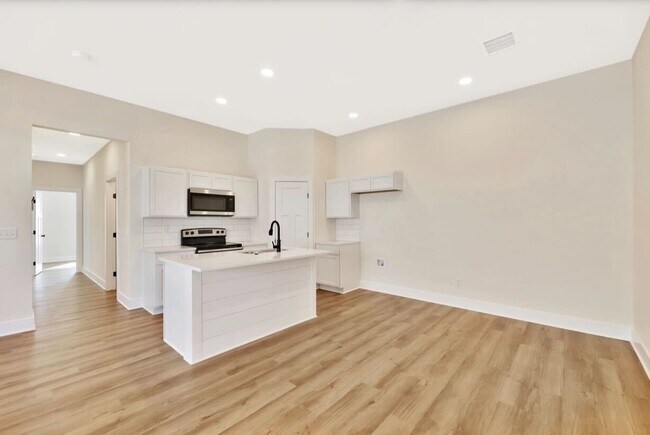 Building Photo - 17003 W Kashmir St