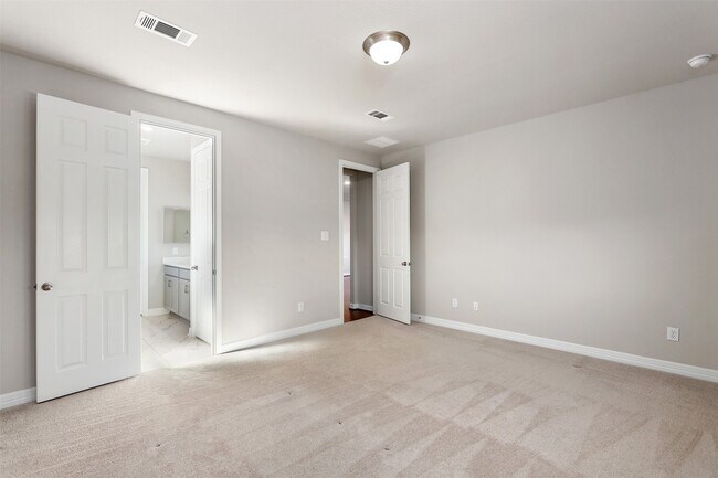 Building Photo - 2116 Sweet Bay Dr