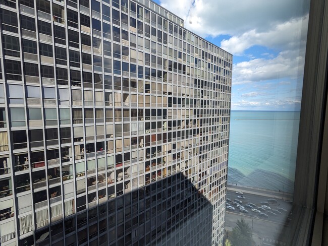 Building Photo - 253 E Delaware Pl
