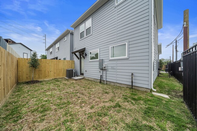 Building Photo - 7522 Sandle St