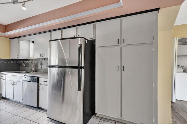 Building Photo - 5551 SW 57th St