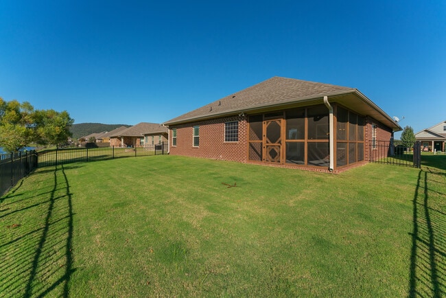 Building Photo - 3028 Greenway Cir SE