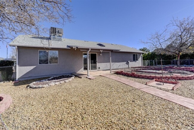Building Photo - 3 bed, 2 bath home in Prescott Valley