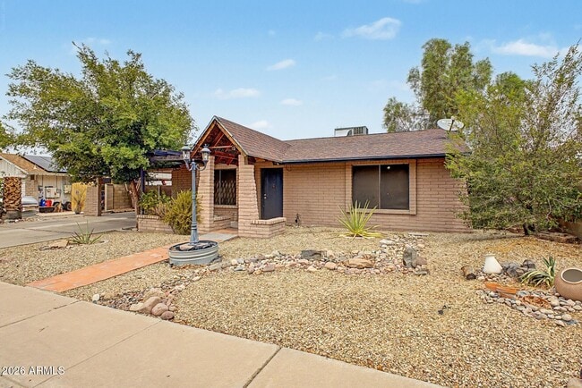 Building Photo - 6616 W Aire Libre Ave