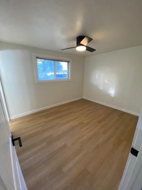 Building Photo - 1673 W Victory Rd