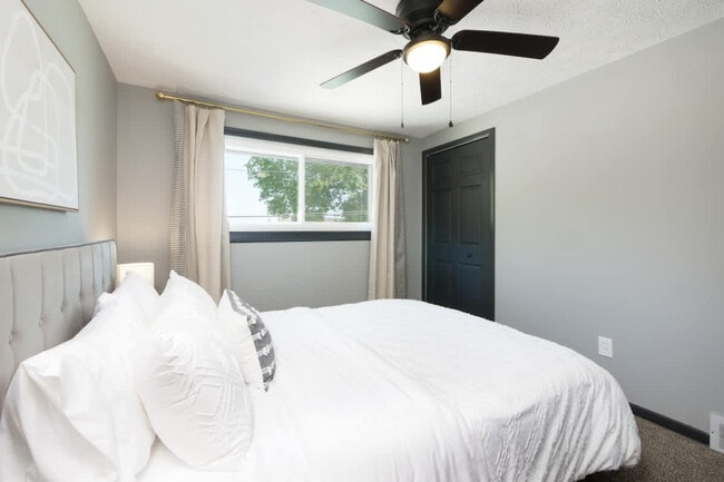 Building Photo - 8910 Cambridge Dr