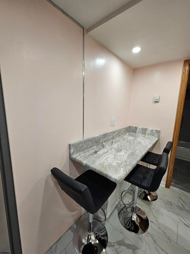 Building Photo - 9 S Laclede Pl