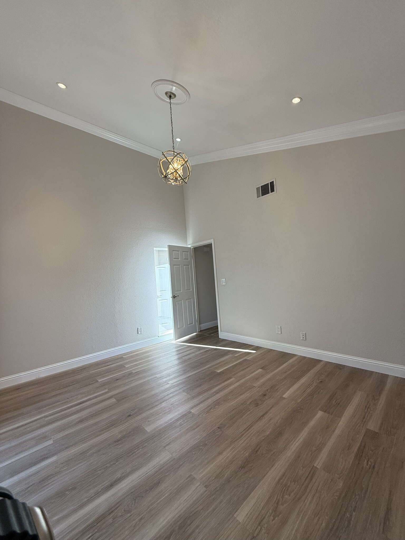 Building Photo - 328 Flaming Oak Dr