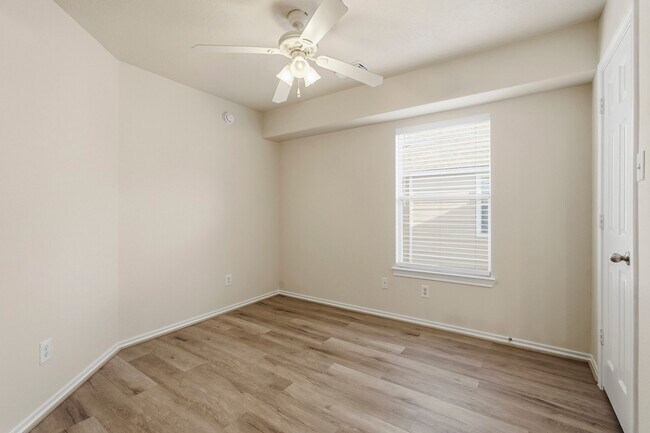 Building Photo - 5606 Redgrove Ln