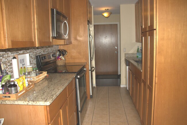 Building Photo - 6000 Oakwood Dr