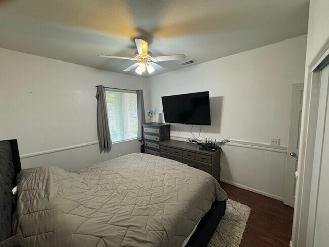 Building Photo - Beautiful Single Story Home - Professional Landscaper included