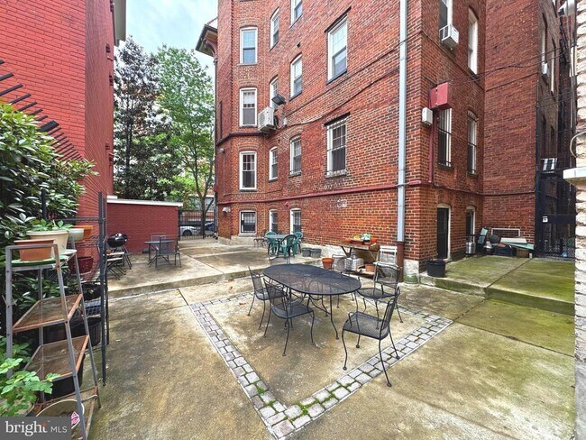 Building Photo - 1322 15th St NW