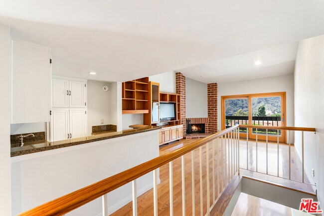 Building Photo - 17087 Palisades Cir