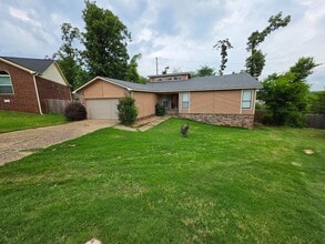 Building Photo - Great 3BR 2BA Find in Pleasant Tree Neighborhood!