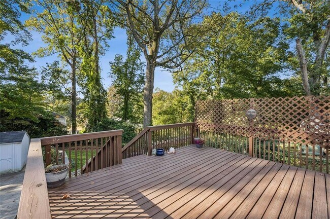 Building Photo - 2050 Mercer Ave