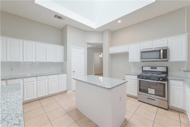 Building Photo - 8309 Edgemoor Pl