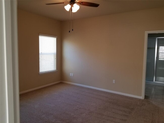 Building Photo - 300 Northern Flicker St