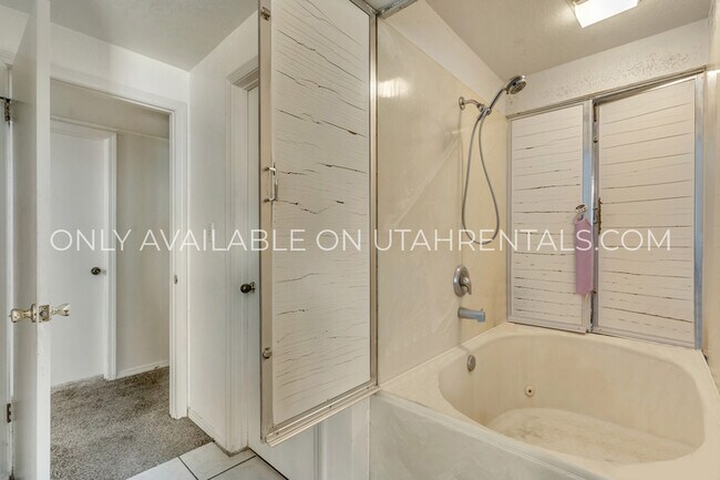 Building Photo - 728 W 1720 N