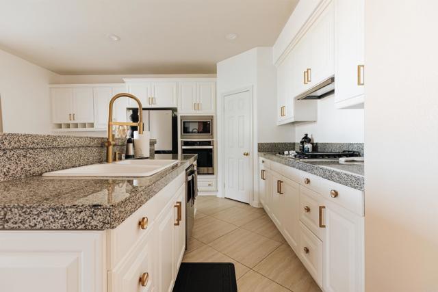 Building Photo - 10517 Corte Jardin Del Mar