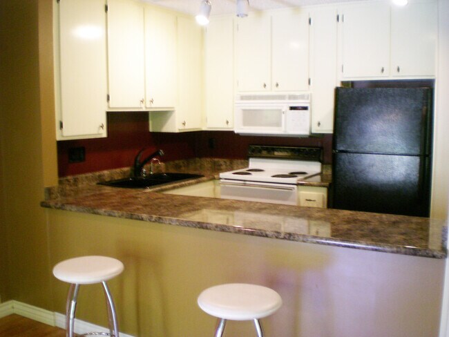Kitchen - 1775 Diamond St