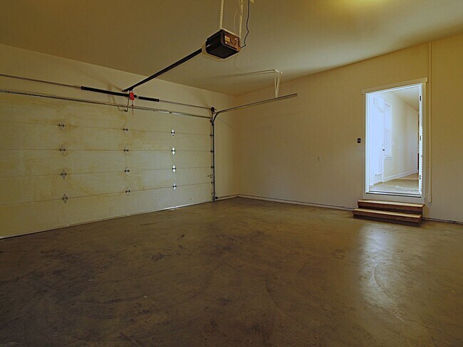Building Photo - Charming 3-Bedroom Home in NE Bend – Close...