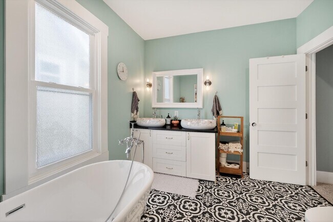 Building Photo - 622 N Hamilton Ave