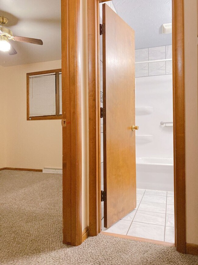 Building Photo - 3 bd, 1 bth South Omaha/Hanscom Park Home with Attaced 1 car garage! $1,425! MOVE IN SPECIAL READ...