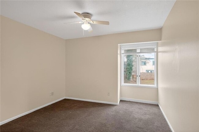 Building Photo - 6071 Regent Manor