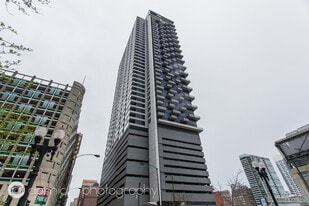 Building Photo - 412 S Wells St