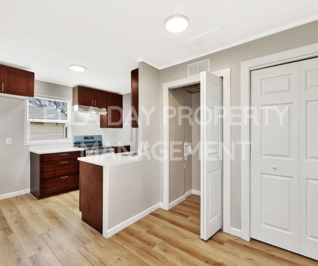 Building Photo - 2505 N Chautauqua Ave