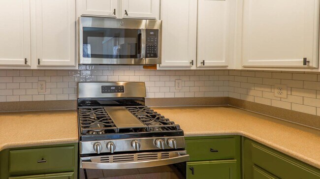 Building Photo - 3 Bed, 2 Bath, 1 Car Aliante Condo