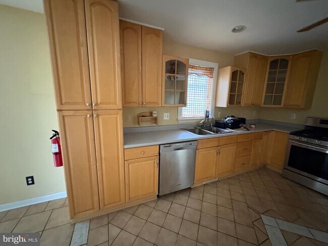 Building Photo - 394 Croshaw Rd