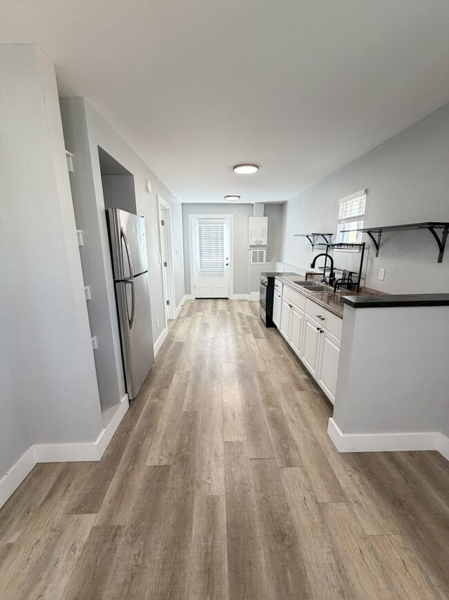 Building Photo - 2 Bedroom, 1 Bathroom Home