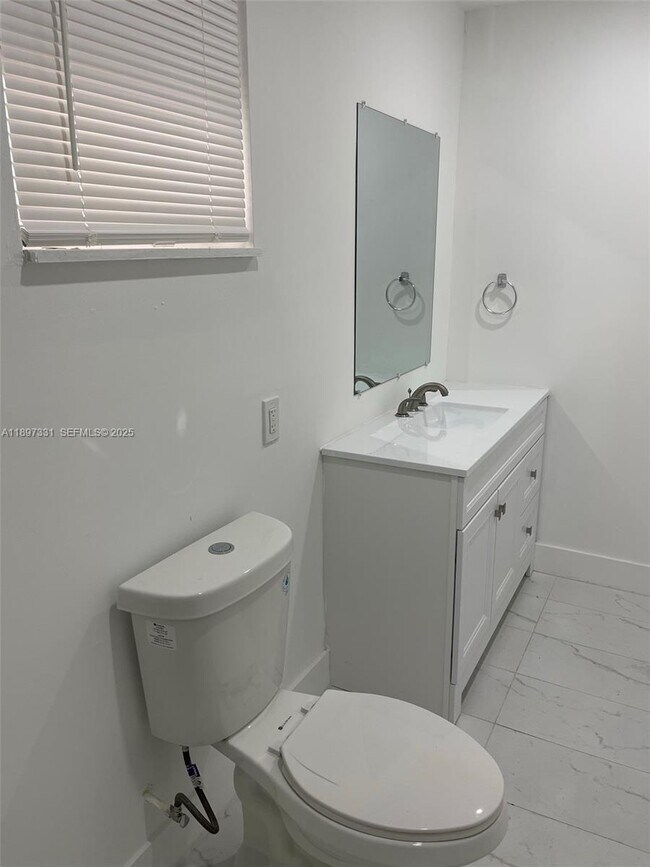 Building Photo - 1842 Madison St