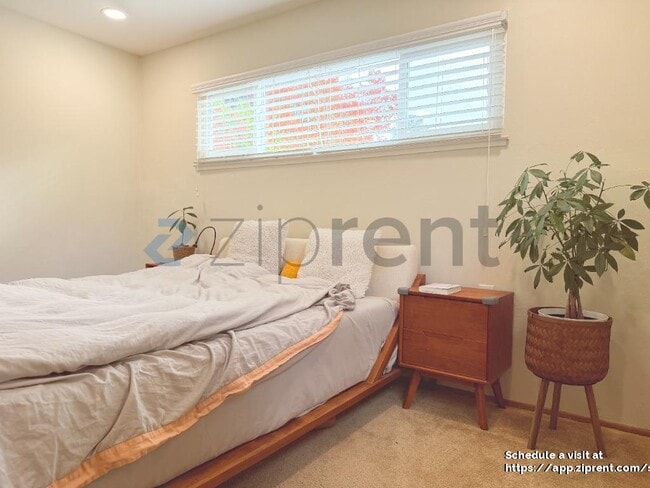 Building Photo - 500 Malaga Way