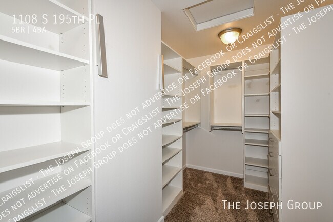 Building Photo - 1108 S 195th Pl