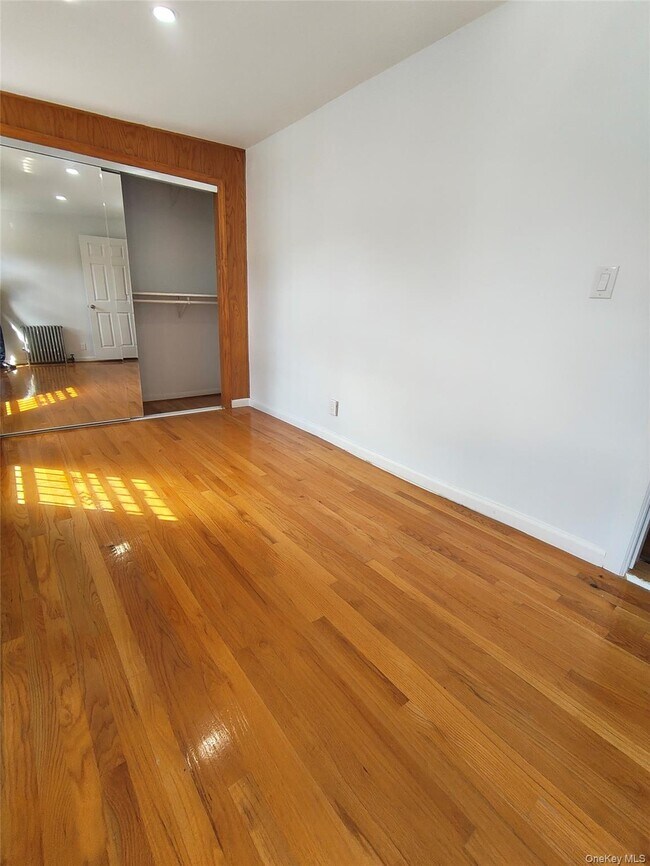 Building Photo - 162-15 85th Ave