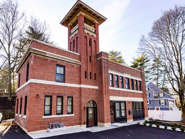 Building Photo - 2044 Beacon St