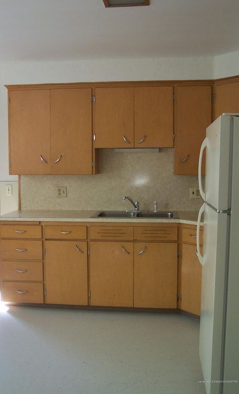 Building Photo - 158 College St