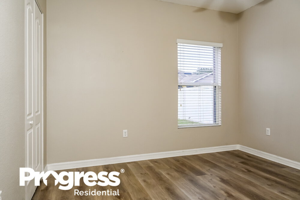 Building Photo - 6881 Glenbrook Dr