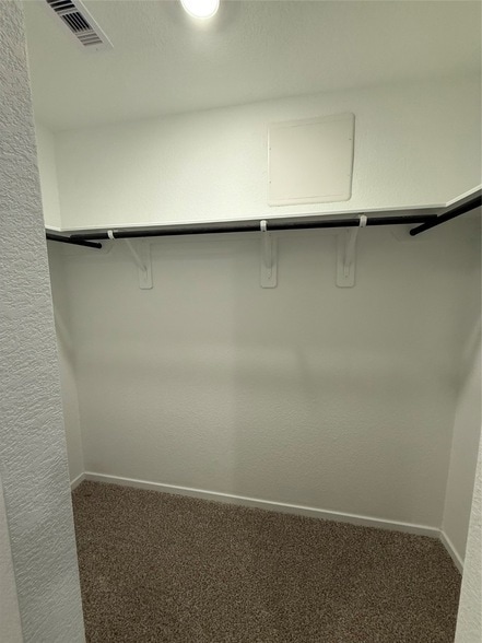 Building Photo - 1002 Moon Drop Ln