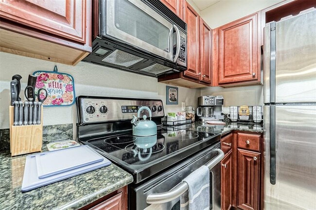 Building Photo - 7575 Kirby Dr