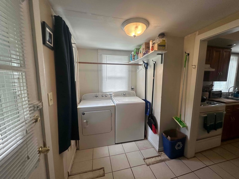 Building Photo - 50 Westbury Park Rd